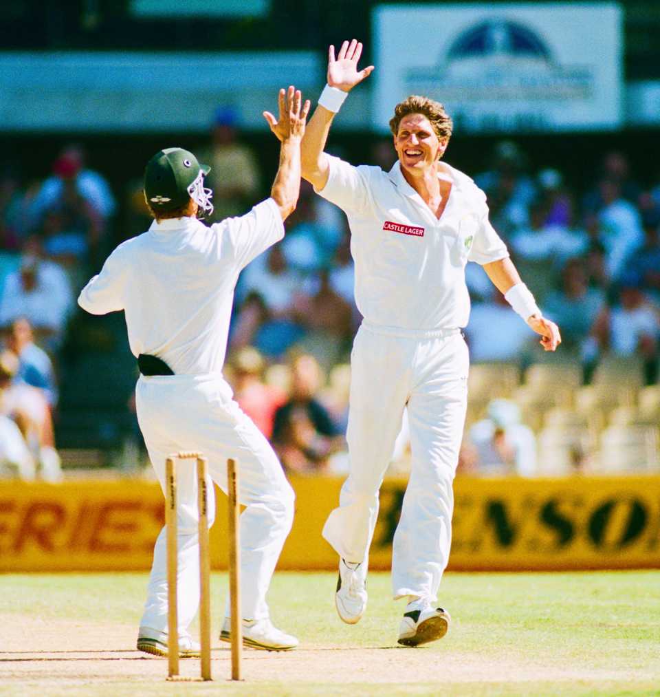 Fanie de Villiers celebrates a wicket, Australia v South Africa, 2nd Test, Sydney, 5th day, January 6, 1994
