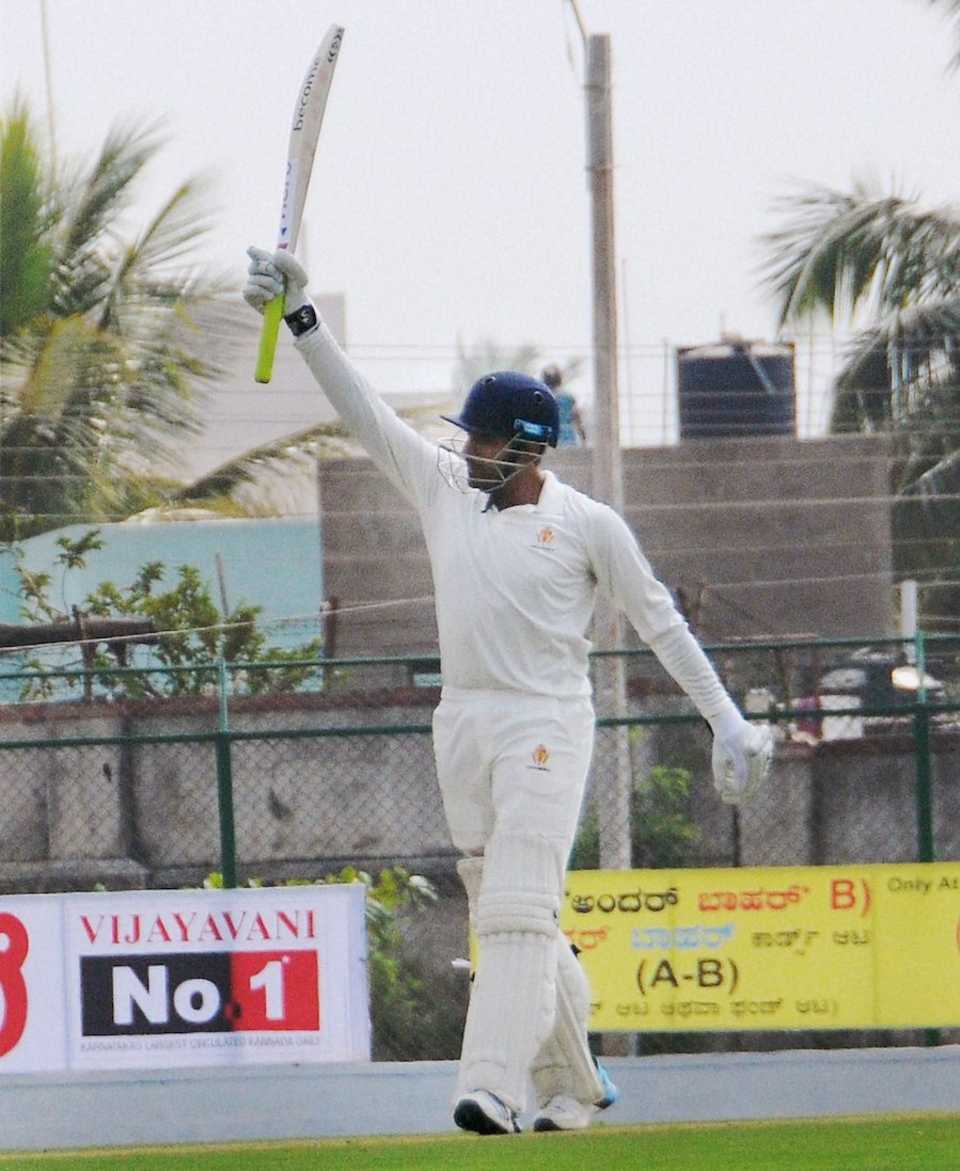 Robin Uthappa scored his first hundred of the season, Karnataka v Jammu & Kashmir, Ranji Trophy 2014-15, Group A, 2nd day, Hubli, January 6, 2015