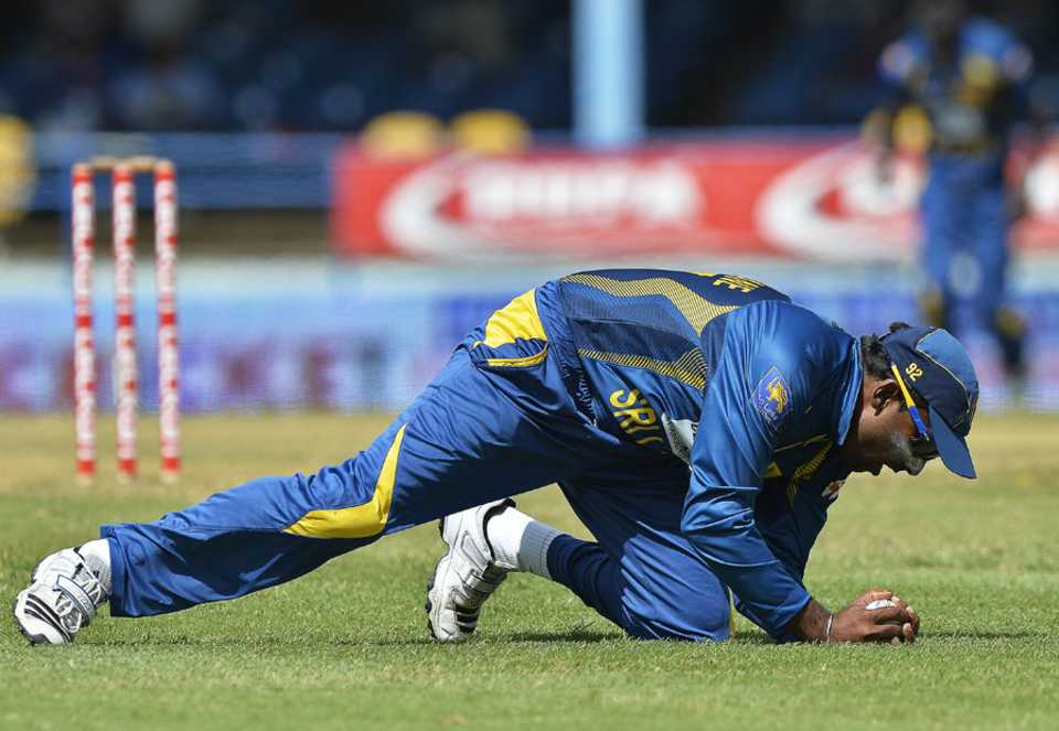 Mahela Jayawardene completes a catch at slip