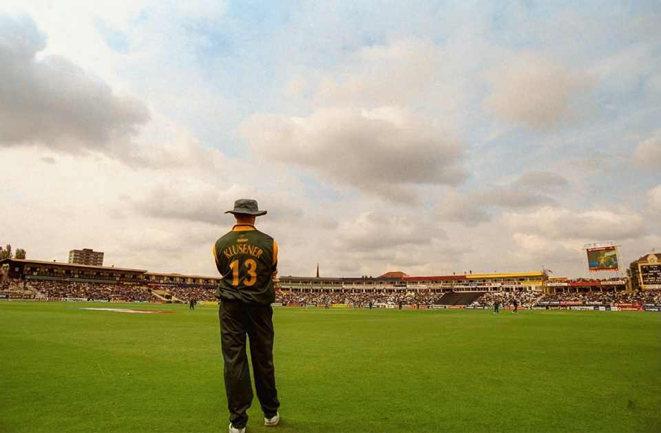 Lance Klusener patrols the outfield, New Zealand v South Africa, Super Six, World Cup, Edgbaston, June 10, 1999