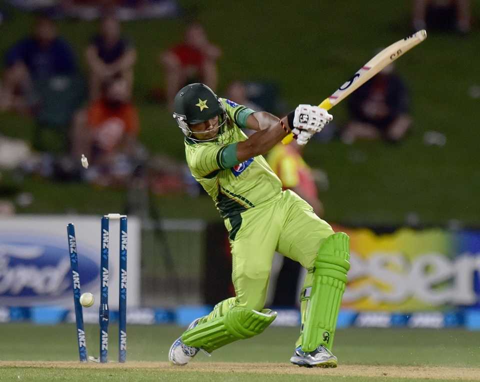 Umar Akmal missed a slog and was bowled for 4, New Zealand v Pakistan, 2nd ODI, Napier, February 3, 2015