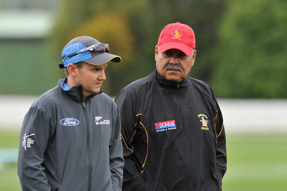 Coaching classes: Mike Hesson and Dav Whatmore have a chat