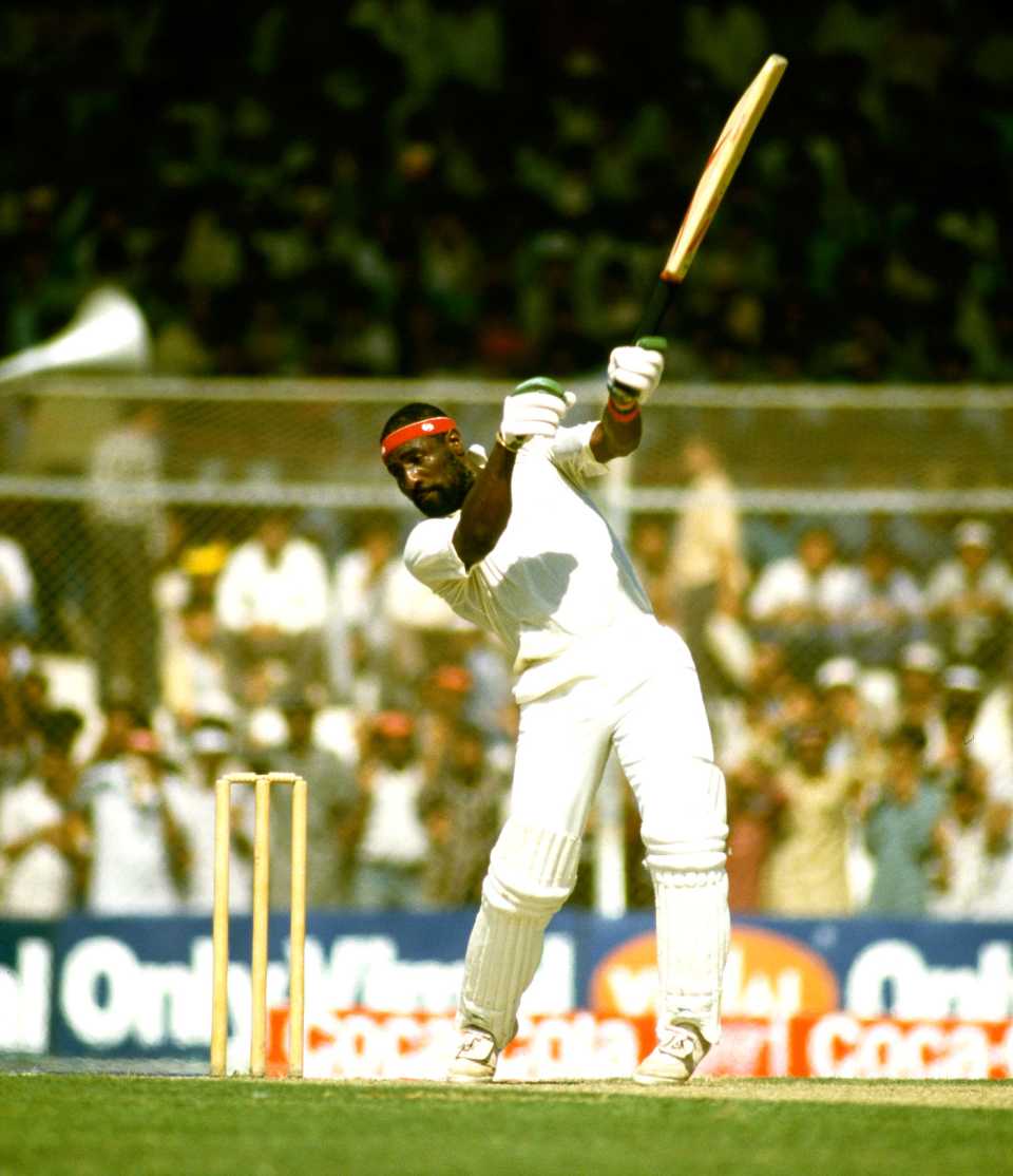 Viv Richards gets on his toes