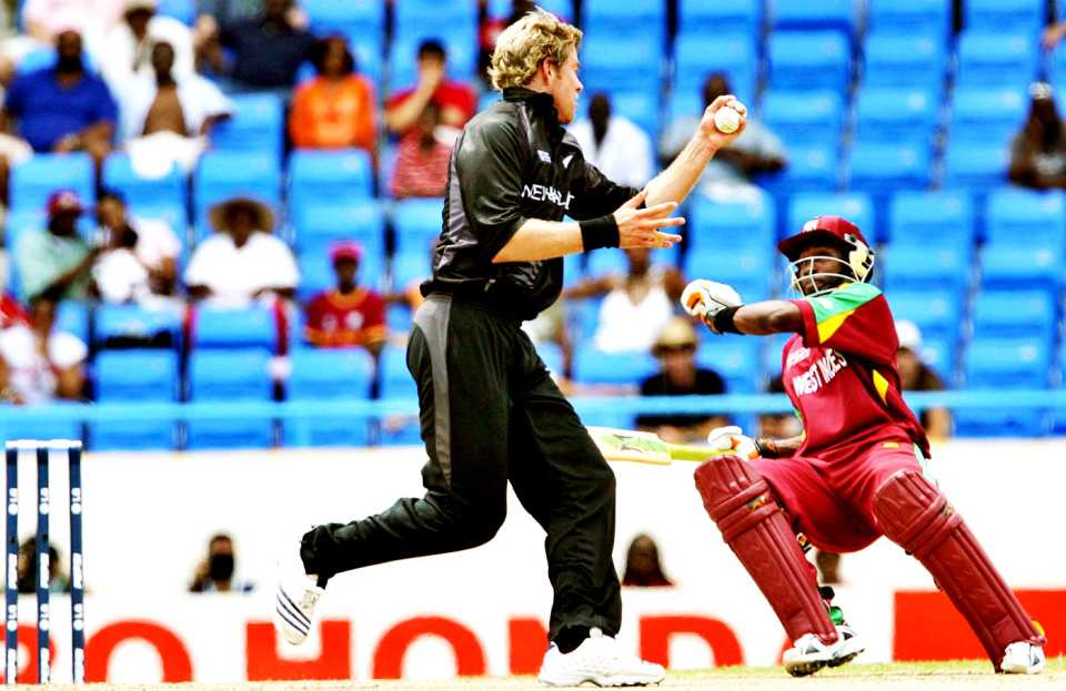 Dwayne Bravo loses his balance and Jacob Oram looks to run him out, West Indies v New Zealand, Super Eights, Antigua, March 29, 2007