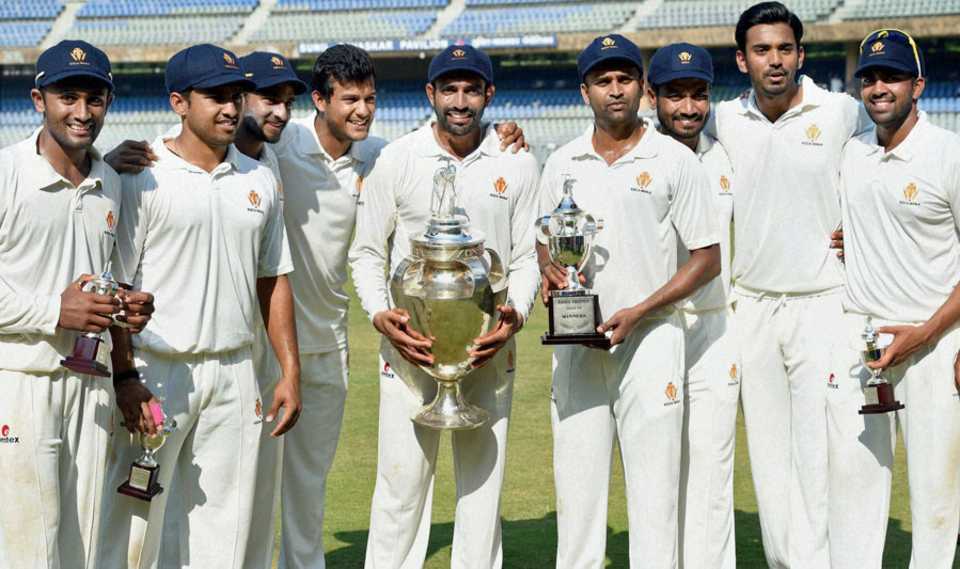 Members of the Karnataka team pose with the Ranji Trophy, Karnataka v Tamil Nadu, Ranji Trophy 2014-15, final, 5th day, Mumbai, March 12, 2015