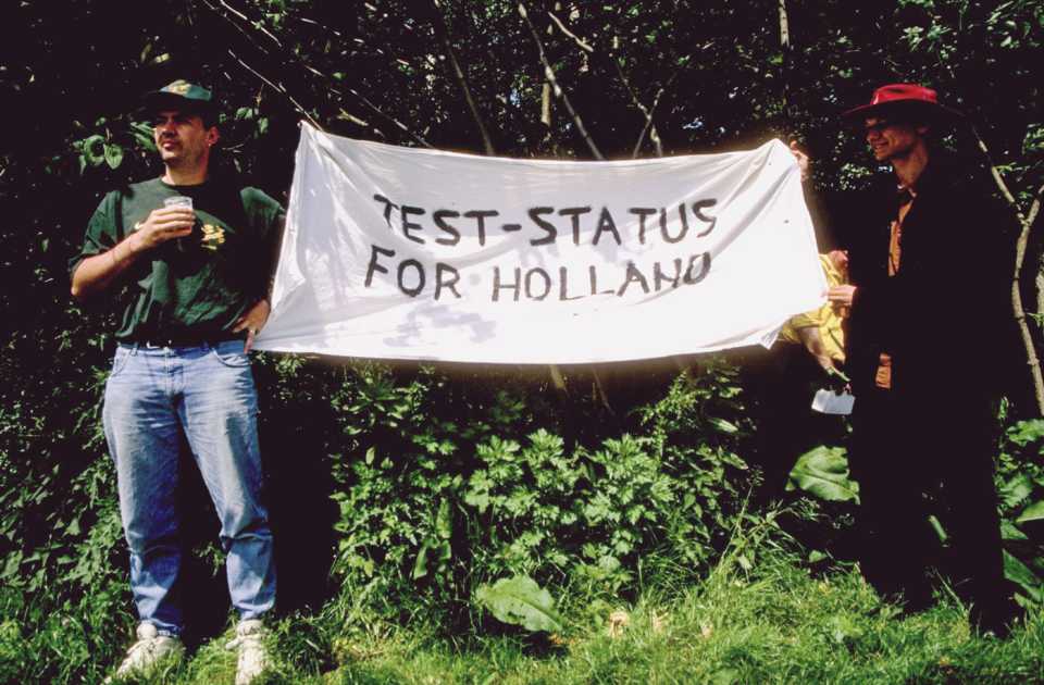 Two fans appeal for Test status for Netherlands, Kenya v South Africa, World Cup, Amstelveen, May 26, 1999