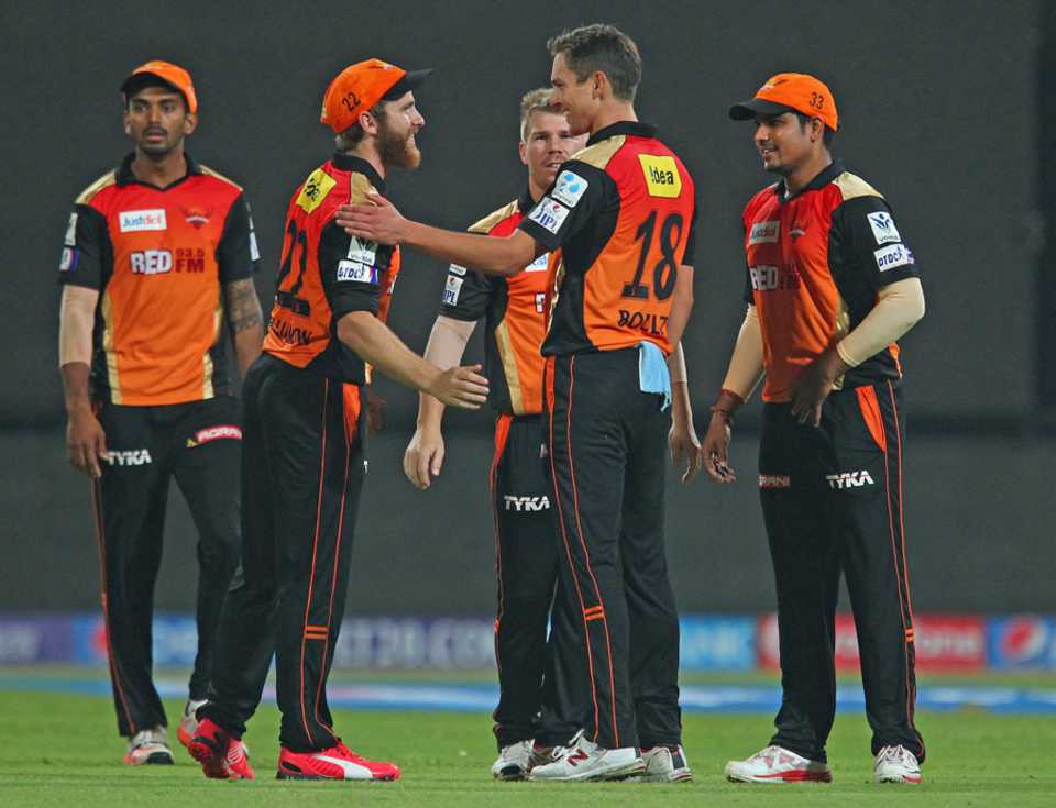 Kane Williamson and Trent Boult celebrate a wicket