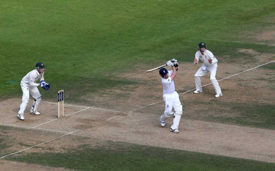 Graeme Swann bats, England v Australia, fifth Test, day five, The Oval, August 25, 2013