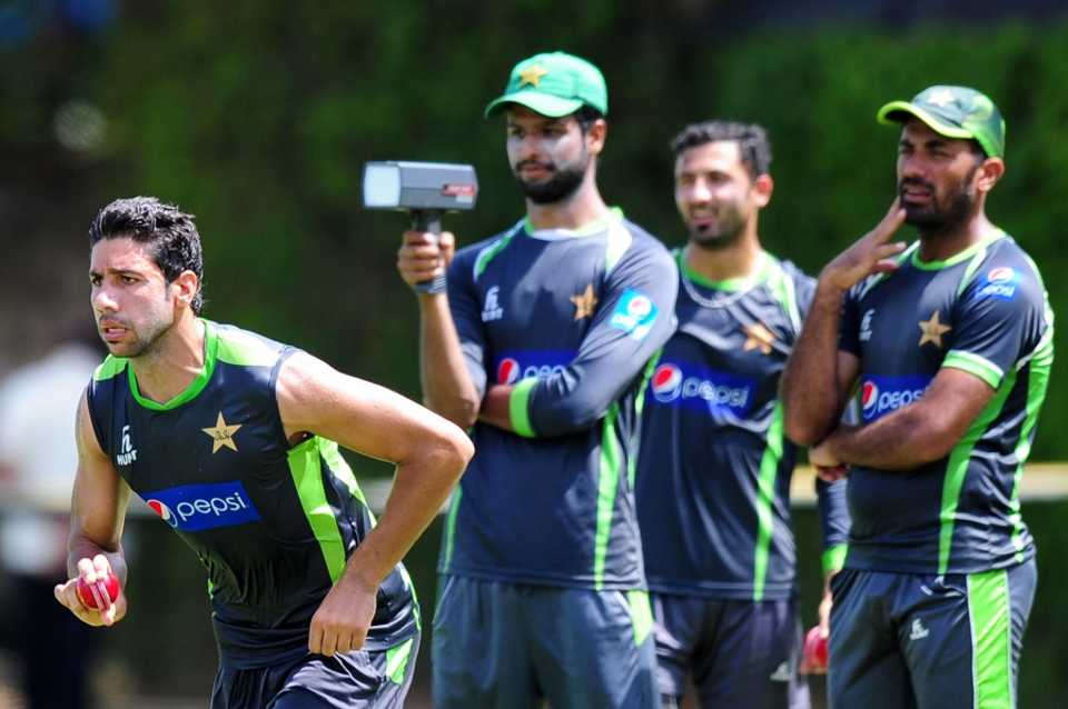 Ehsan Adil's team-mates watch him run into bowl during Pakistan's practice
