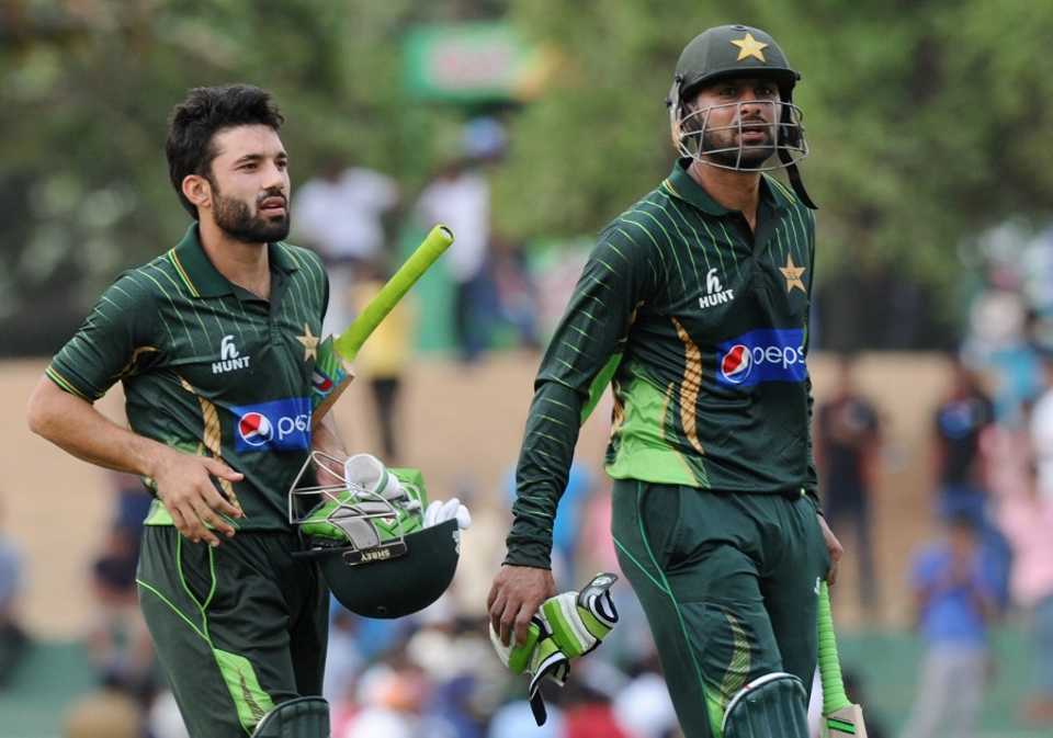 Shoaib Malik and Mohammad Rizwan walk off after completing Pakistan's chase