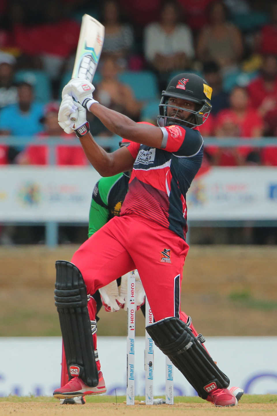 Darren Bravo hammered five sixes in the 15 balls he faced, Trinidad & Tobago Red Steel v St Kitts and Nevis Patriots, CPL 2015, Port-of-Spain, July 18, 2015