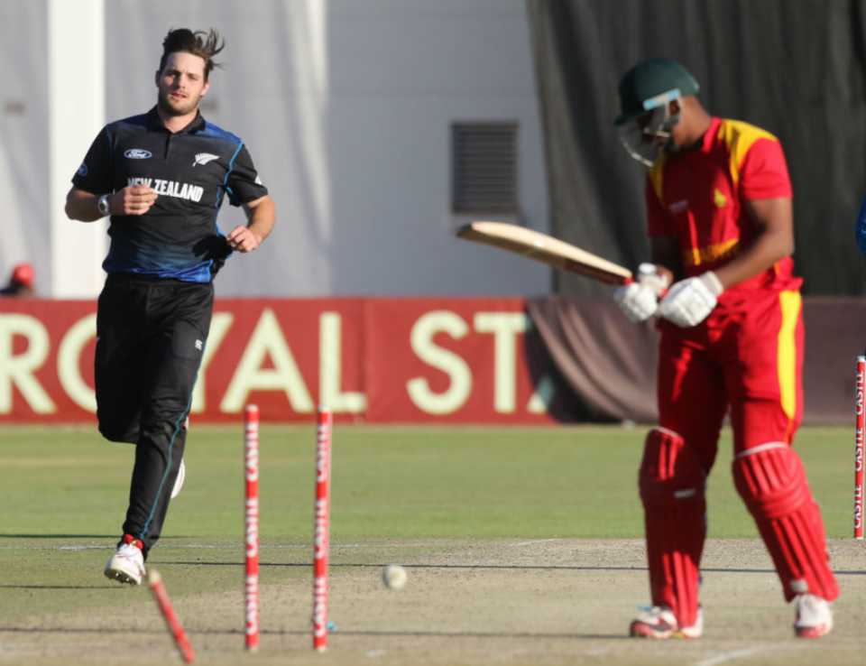 Mitchell McClenaghan watches Tinashe Panyangara's middle stump cartwheel back, Zimbabwe v New Zealand, third ODI, Harare, August 7, 2015