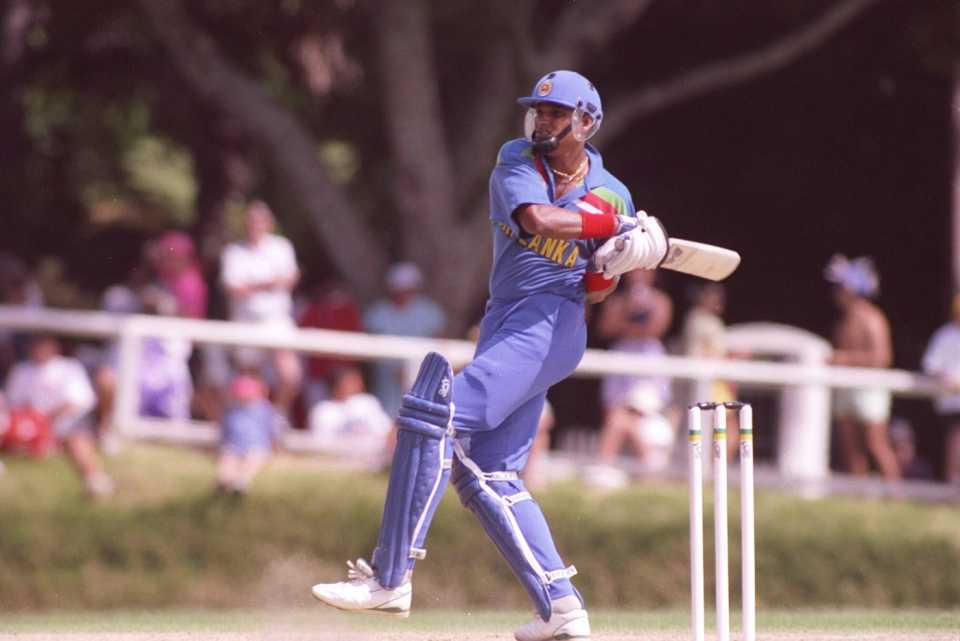 Athula Samarasekera bats, Sri Lanka v Zimbabwe, New Plymouth, New Zealand, 23 Feb 1992