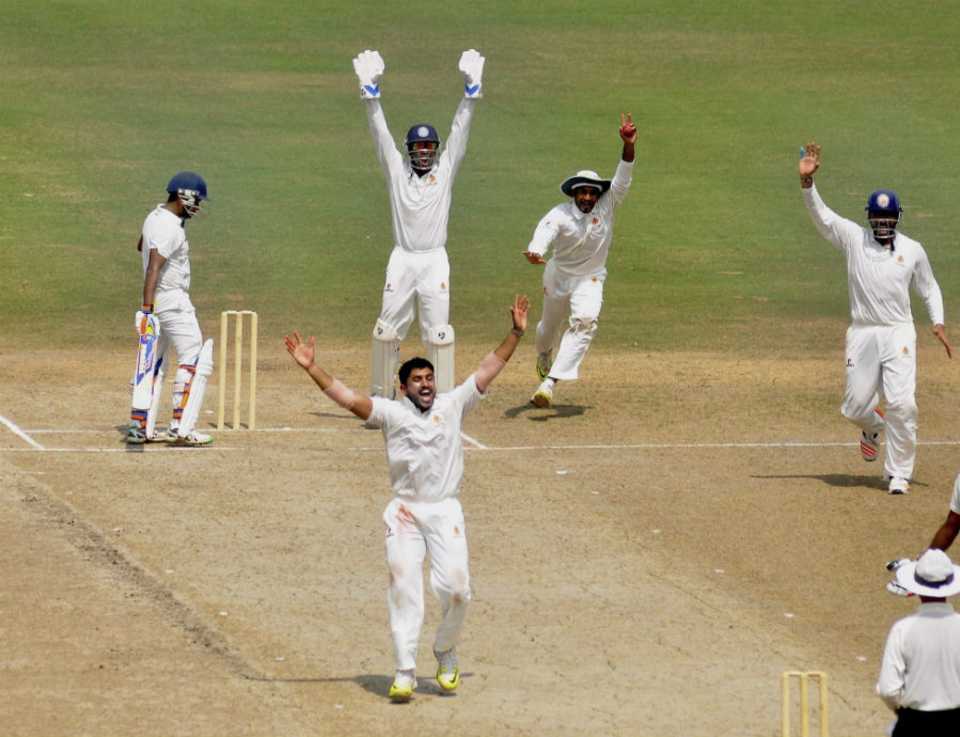 Karun Nair unsuccessfully appeals for an lbw 