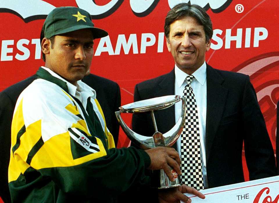 Majid Khan gives the Man-of-the-Match trophy to Wajatullah Wasti