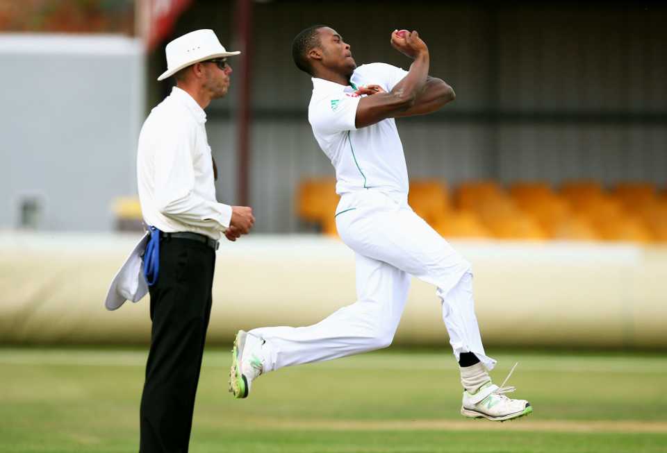 Andile Phehlukwayo bowls, England U-19s v South Africa U-19s, 2nd Youth Test, Wantage Road, 2nd day, August 8, 2014