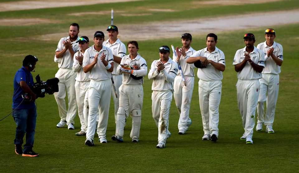 The New Zealand players applaud and walk on the field after their win over Pakistan