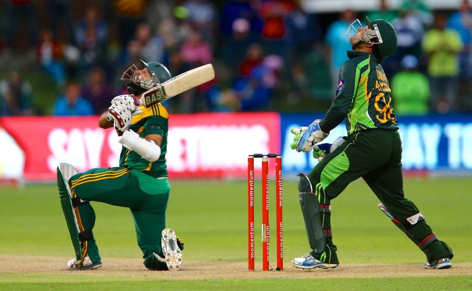 Hashim Amla top-edges one, South Africa v Pakistan, 2nd ODI, Port Elizabeth, November 27, 2013