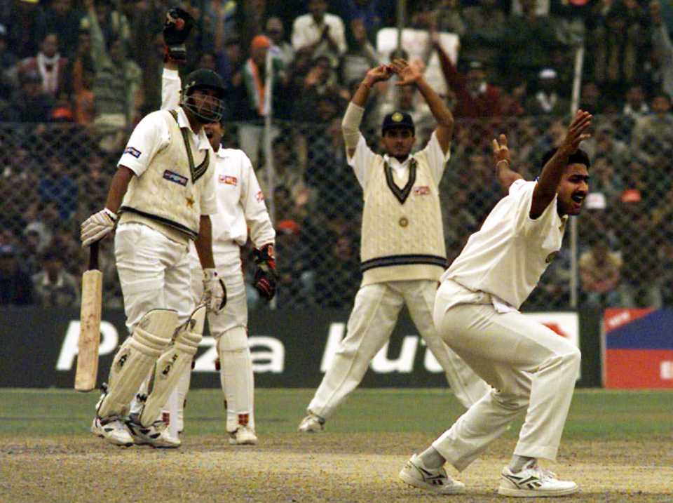 Anil Kumble appeals for the final wicket to complete the 'Perfect Ten', India v Pakistan, Delhi, February 7, 1999