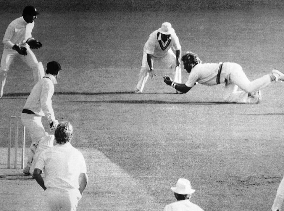 Ian Botham takes a diving catch at slip to get rid of Greg Matthews, Australia v England, 2nd Test, Perth, 4th day, December 2,1986