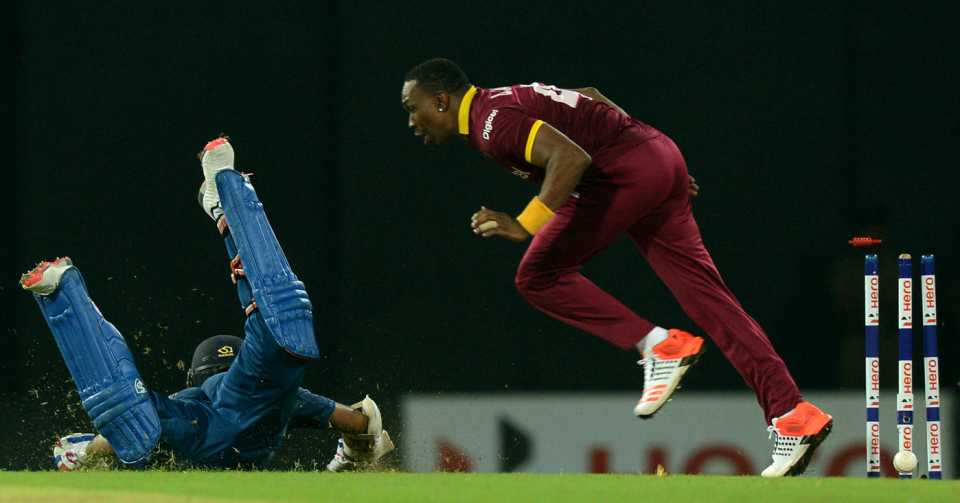 Dwayne Bravo tries to run out Shehan Jayasuriya, Sri Lanka v West Indies, 2nd T20I, Colombo, November 11, 2015