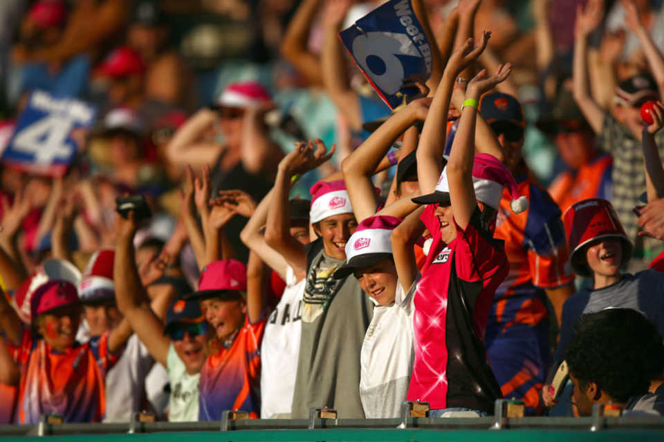 Young Sydney Sixers fans cheer, Sydney Sixers v Hobart Hurricanes, BBL 2015-16, Sydney, December 20, 2015