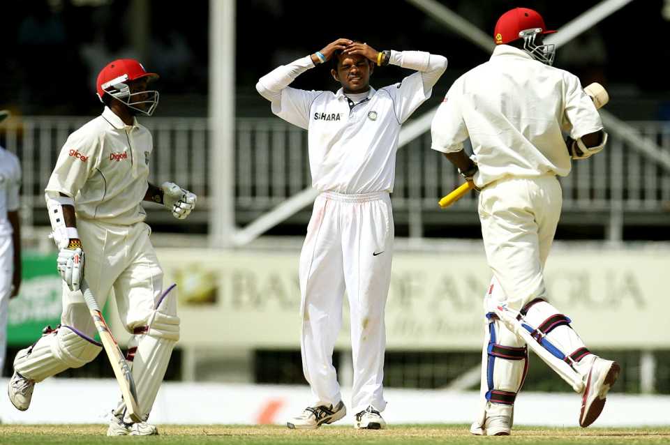 S Sreesanth reacts in frustration as Chris Gayle and Shivnarine Chanderpaul pile on the runs