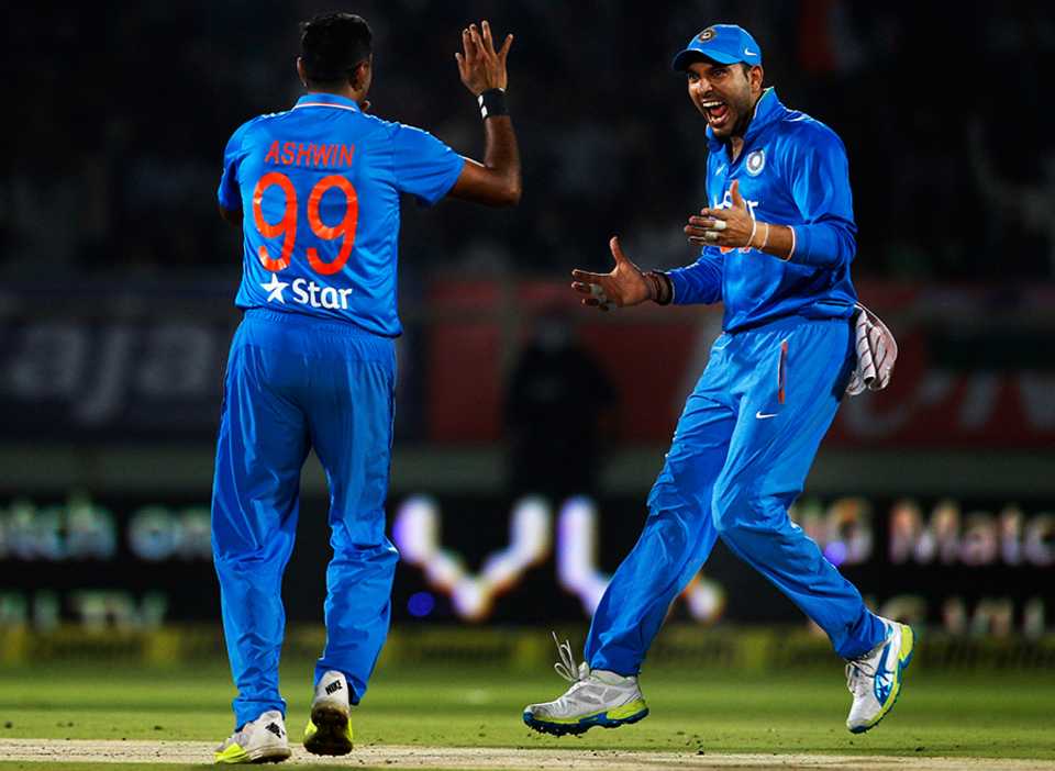 R Ashwin celebrates a dismissal with Yuvraj Singh, India v Sri Lanka, 3rd T20I, Visakhapatnam, February 14, 2016