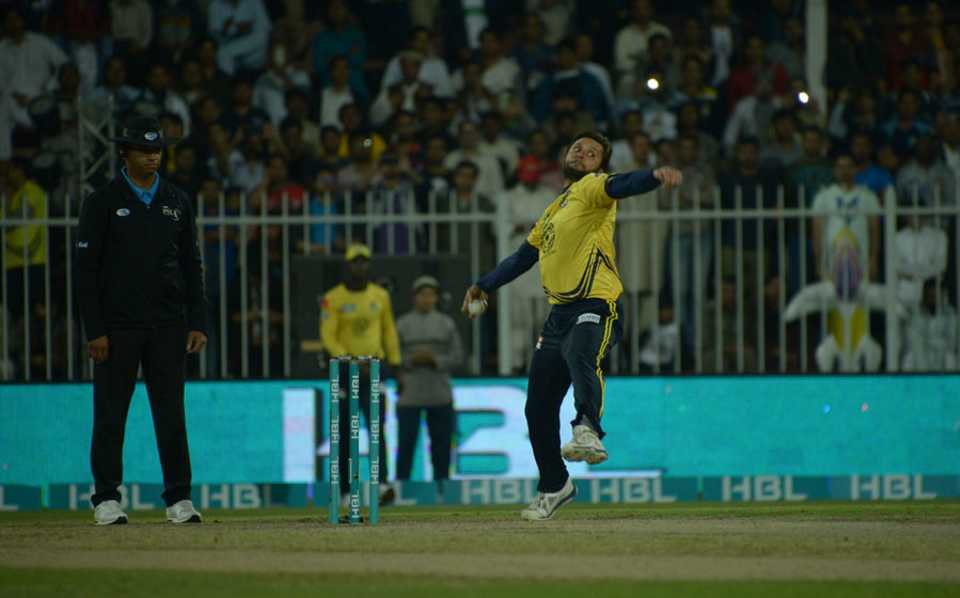 Shahid Afridi in his delivery stride