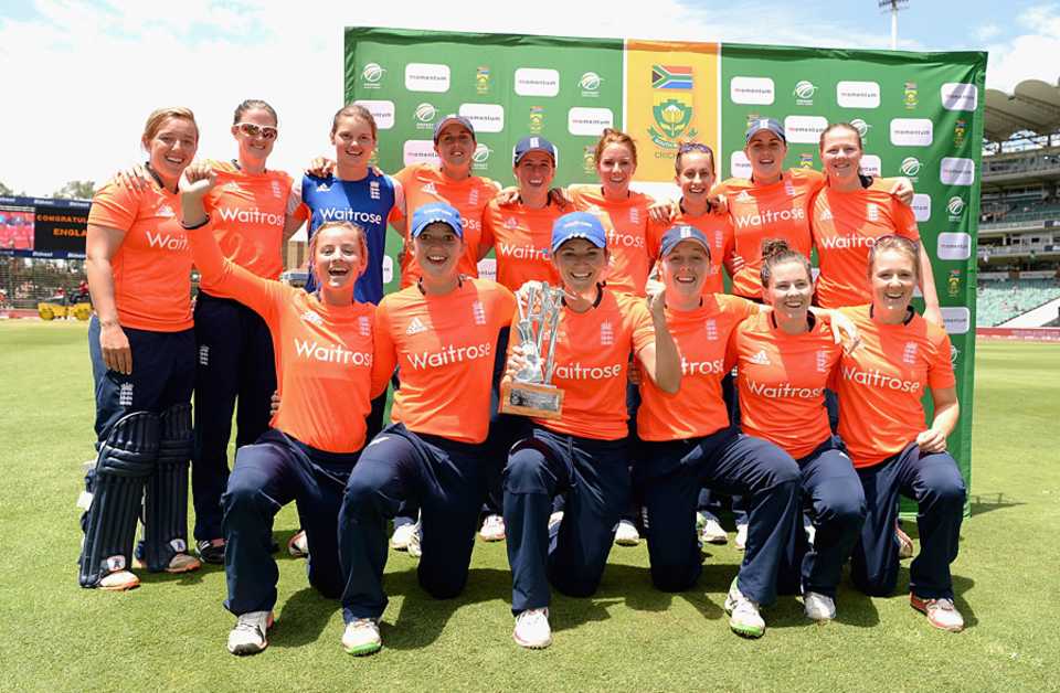 England celebrate their T20 series victory, South Africa Women v England Women, 3rd T20, Johannesburg, February 21, 2016