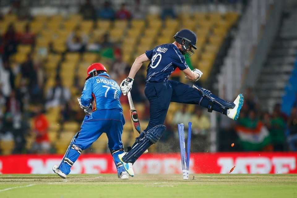 Calum MacLeod reacts after being run out by Mohammad Shahzad