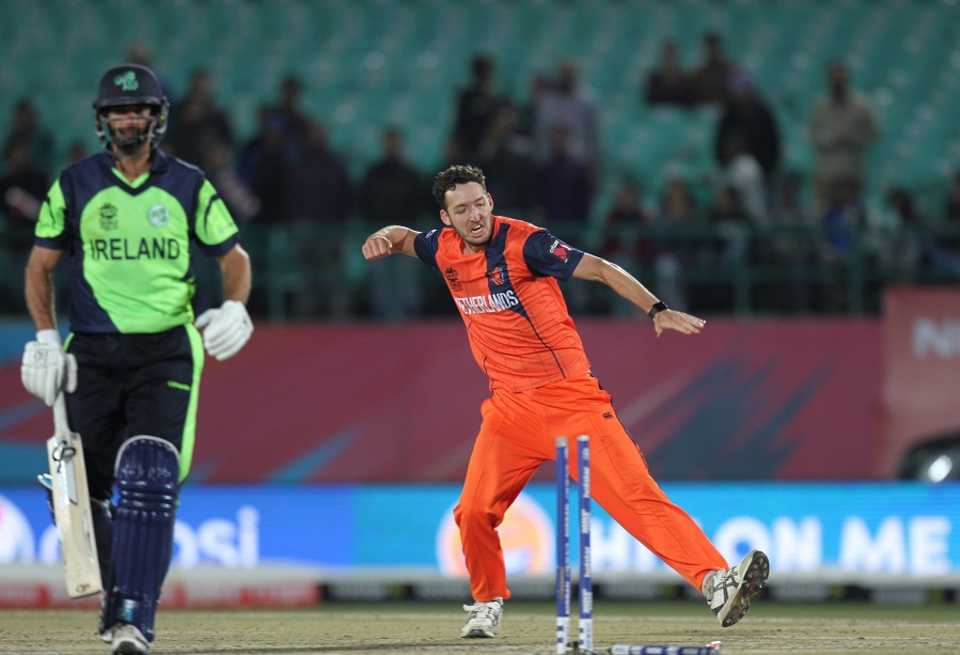 Paul van Meekeren celebrates a wicket with a fist pump, Ireland v Netherlands, World T20 qualifiers, Group A, Dharamsala, March 13, 2016