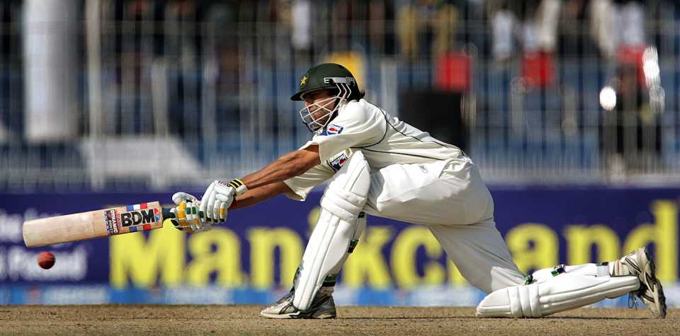 Younis Khan stretches out to sweep, Pakistan v India, 2nd Test, 5th day, Faisalabad, January 25 2006
