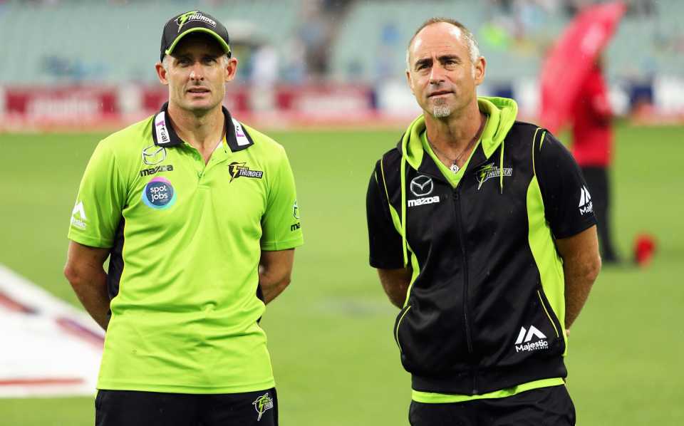 Mike Hussey and Paddy Upton wait in the rain