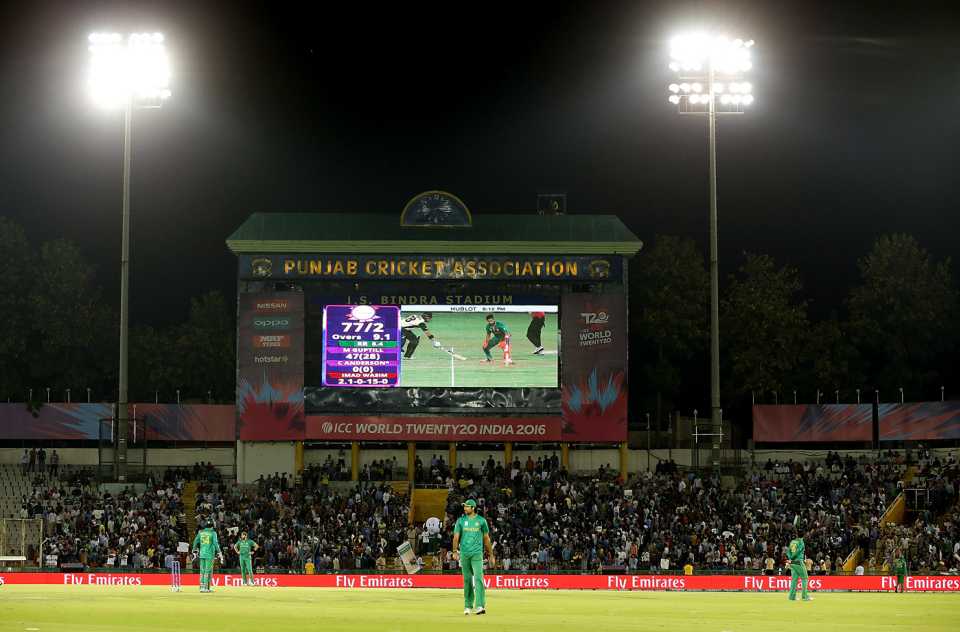 Fans watch the replay on the big screen, New Zealand v Pakistan, World T20 2016, Group 2, Mohali, March 22, 2016
