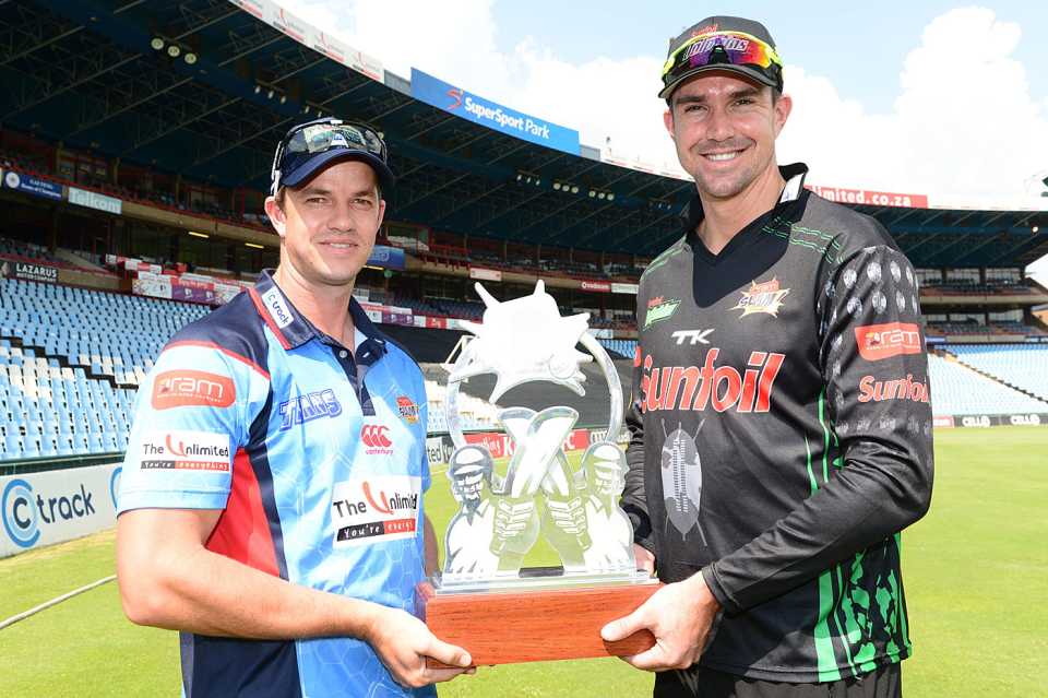 Albie Morkel and Kevin Pietersen with the Ram Slam Trophy ahead of the final