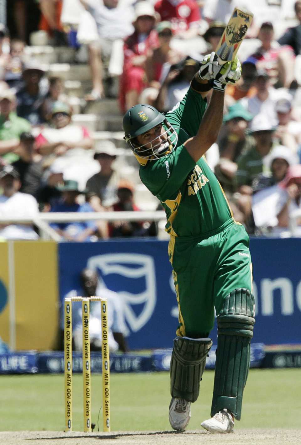 Justin Kemp hits a six, South Africa v India, 3rd ODI, Cape Town, November 26, 2006