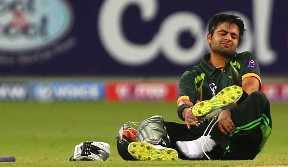 Ahmed Shehzad gets hurt while batting, Pakistan v Sri Lanka, 2nd ODI, Dubai, December 20, 2013