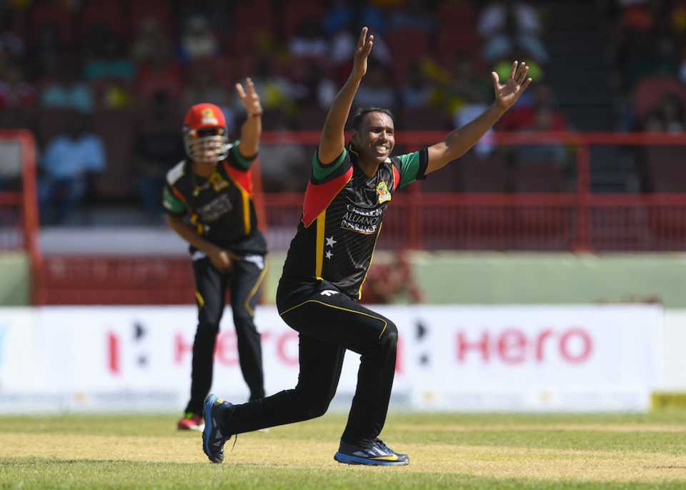 Samuel Badree picked up two wickets and bowled an economical spell, Guyana Amazon Warriors v St Kitts and Nevis Patriots, CPL 2016, Providence, July 9, 2016