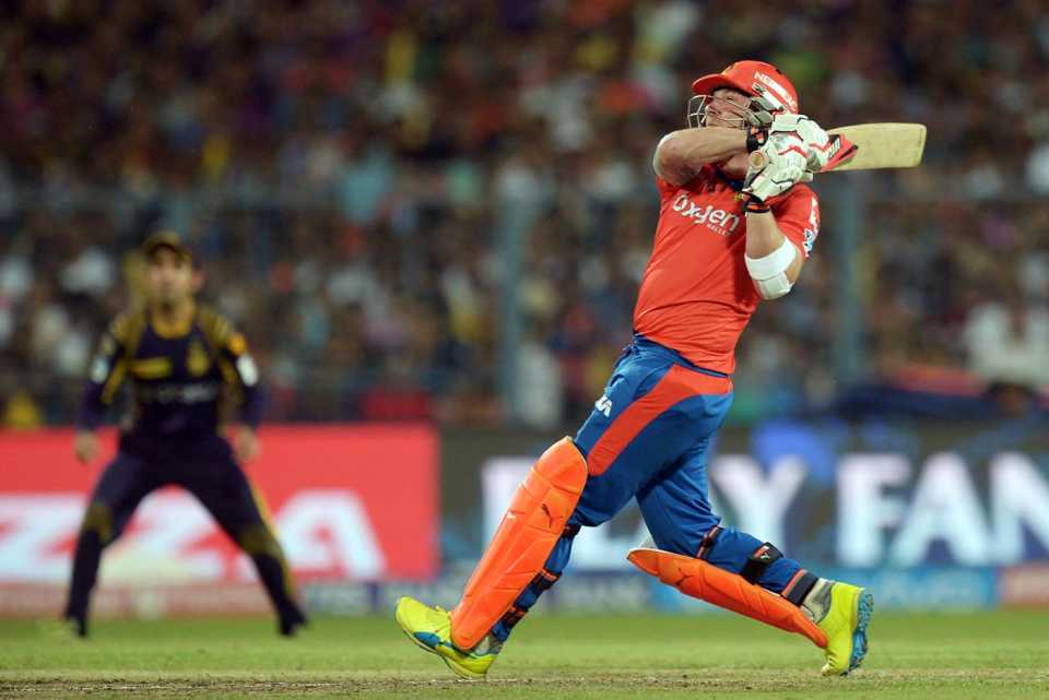 Brendon McCullum plays the pull