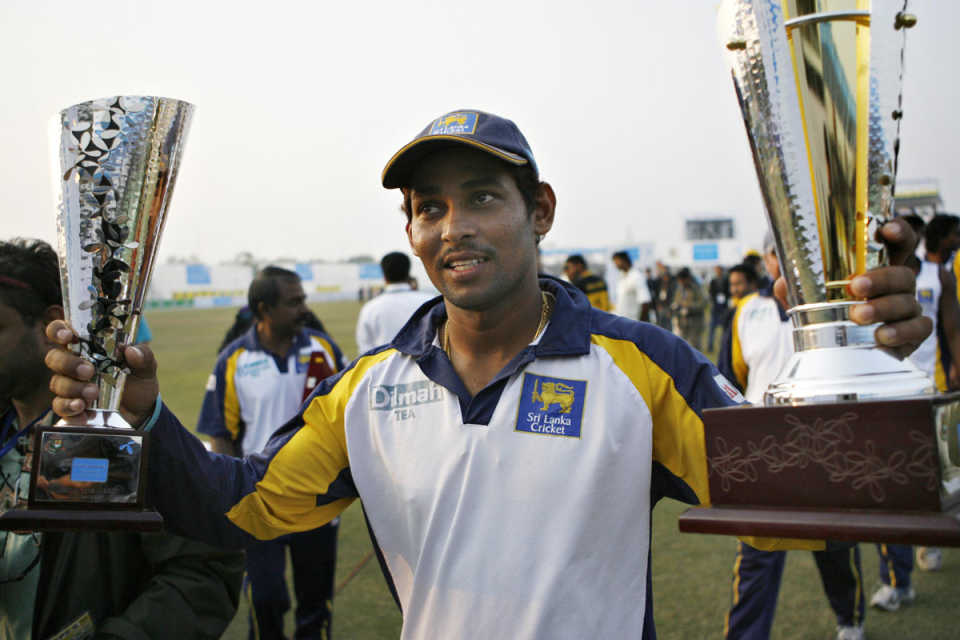 Tillakaratne Dilshan shows off his spoils, Bangladesh v Sri Lanka, 2nd Test, Chittagong, 4th day, January 6, 2009
