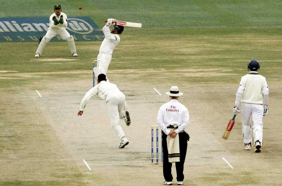 Virender Sehwag and Rahul Dravid fell four runs short of a world-record stand, India in Pakistan, 1st Test, Lahore, January 17, 2006