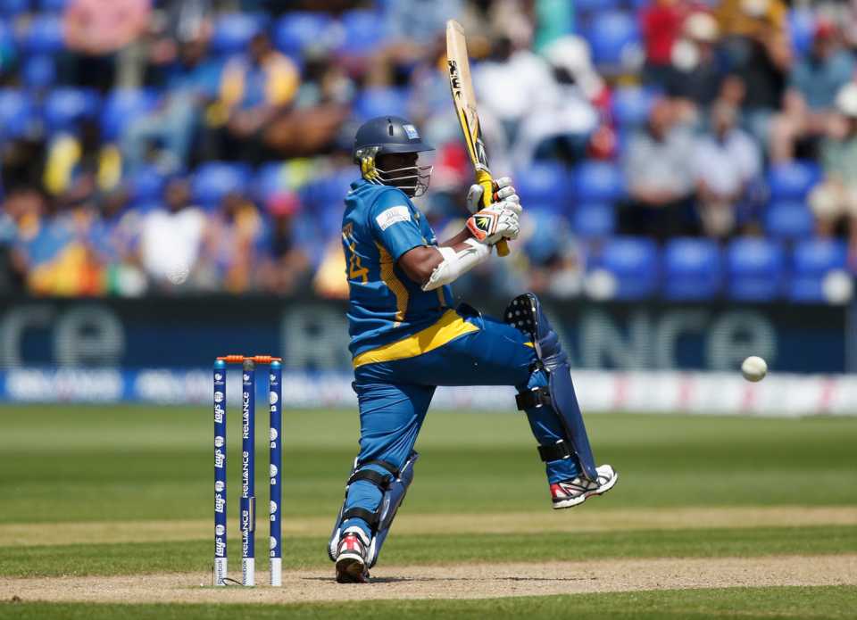 Rangana Herath pulls, New Zealand v Sri Lanka, Champions Trophy, Group A, Cardiff, June 9, 2013