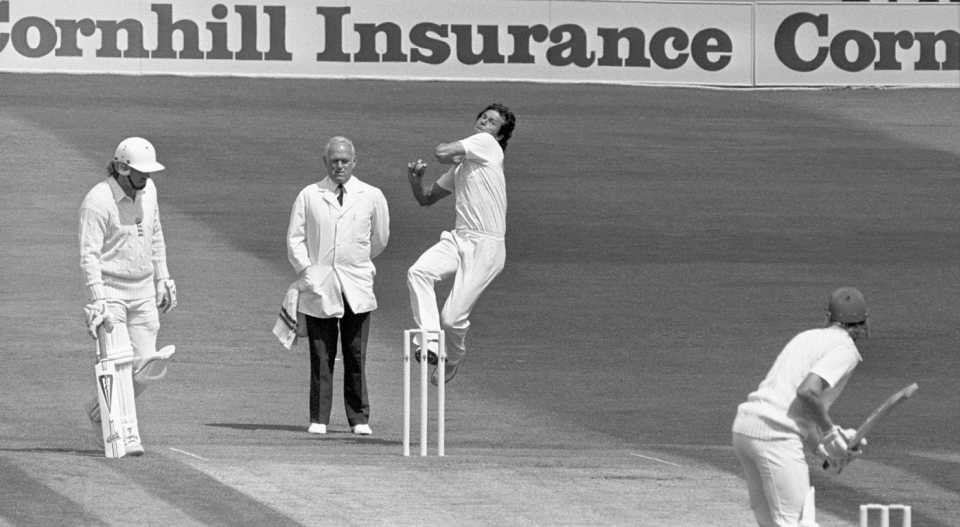 Imran Khan bowls, England v Pakistan, 3rd Test, Headingley, 1st day, July 2, 1987