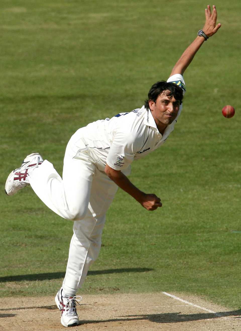 Younis Khan bowls, Yorkshire v Lancashire, County Championship Division One, 2nd day, August 10, 2007