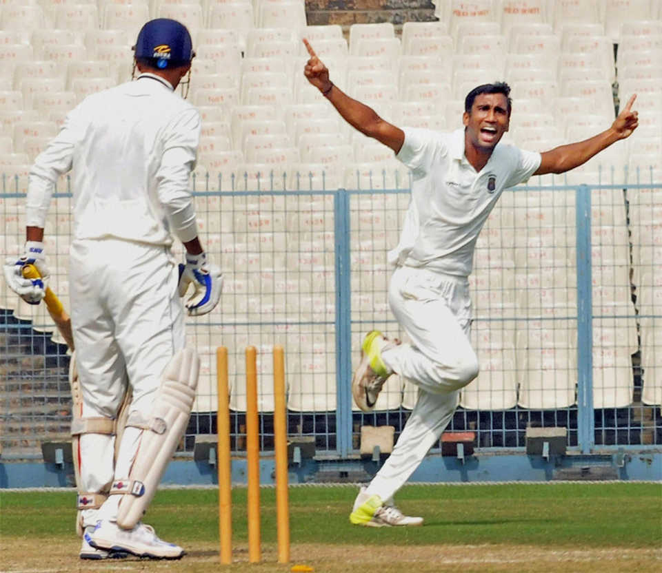 Anupam Sanklecha celebrates a wicket, Maharashtra v Vidarbha, Ranji Trophy 2016-17, Group B, Kolkata, 3rd day, November 15, 2016