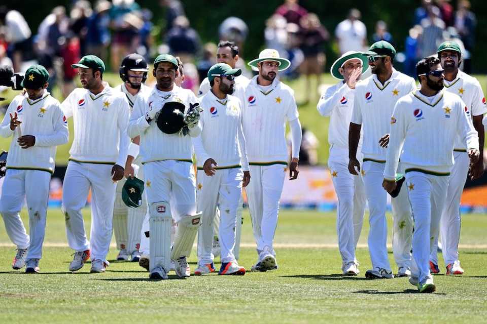 The Pakistan players walk off the field, New Zealand v Pakistan, 1st Test, Christchurch, 4th day, November 20, 2016