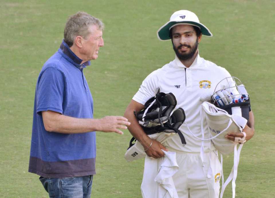 John Wright has a chat with centurion Mandeep Singh