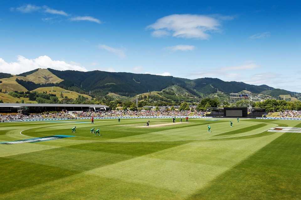 It can be distracting playing cricket at Saxton Oval, New Zealand v Bangladesh, 2nd ODI, Nelson, December 29, 2016