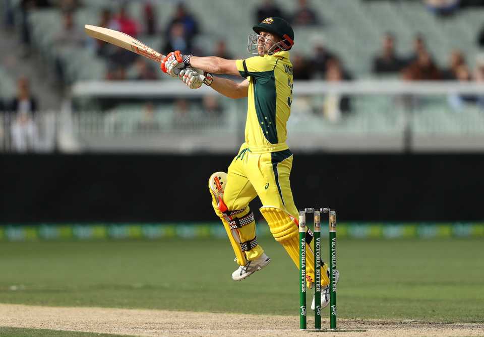 David Warner gets on top of one, Australia v New Zealand, 3rd ODI, Melbourne, December 9, 2016